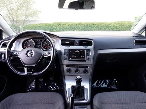 Used 2016 Volkswagen Golf S FWD image 4