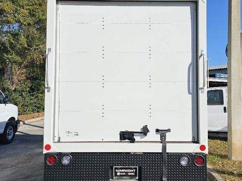 New 2025 GMC Savana 3500 Work Van w/ Power Convenience Package image 4