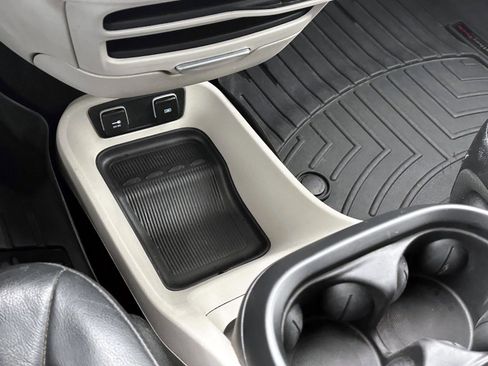 Used 2017 Chrysler Pacifica Touring-L image 23