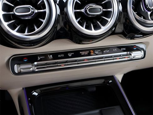 New 2025 Mercedes-Benz GLB 250 4MATIC image 25