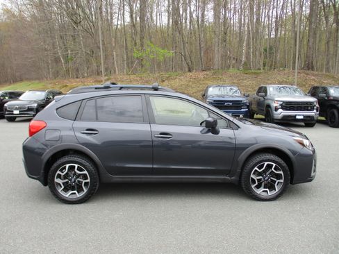 Used 2016 Subaru Crosstrek 2.0i Premium w/ Moonroof Package AWD/4WD image 4
