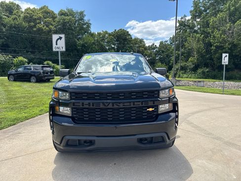 Used 2019 Chevrolet Silverado 1500 Custom w/ Custom Value Package AWD/4WD image 2