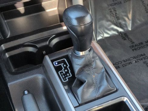 Used 2016 Toyota Tacoma TRD Off-Road image 32