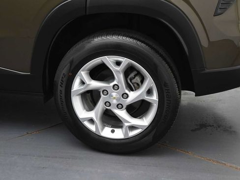 Used 2024 Chevrolet Trax LS w/ LS Convenience Package FWD image 5