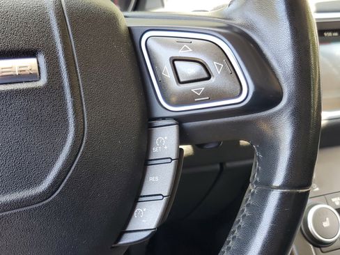 Used 2019 Land Rover Range Rover Evoque SE image 23