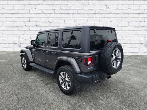 Used 2018 Jeep Wrangler Unlimited Sahara image 3
