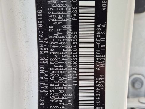 Used 2025 Toyota Camry LE FWD image 8