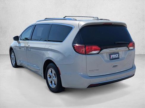 Used 2017 Chrysler Pacifica Touring-L Plus w/ Advanced Safetytec Group FWD image 7