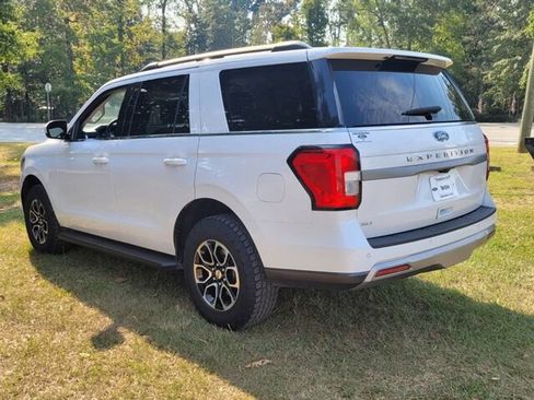 Used 2024 Ford Expedition XLT image 10