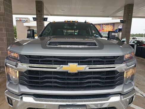 Used 2025 Chevrolet Silverado 2500 LT w/ Texas Edition AWD/4WD image 11
