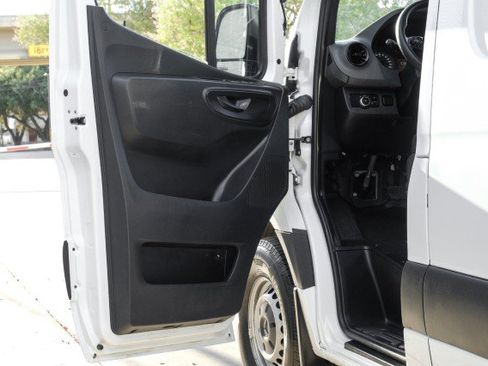 Used 2020 Mercedes-Benz Sprinter 2500 image 35