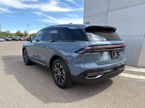 Used 2025 Lincoln Nautilus Premier AWD/4WD image 7