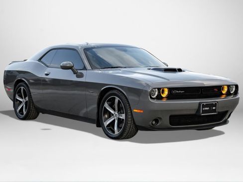 Used 2018 Dodge Challenger R/T image 4
