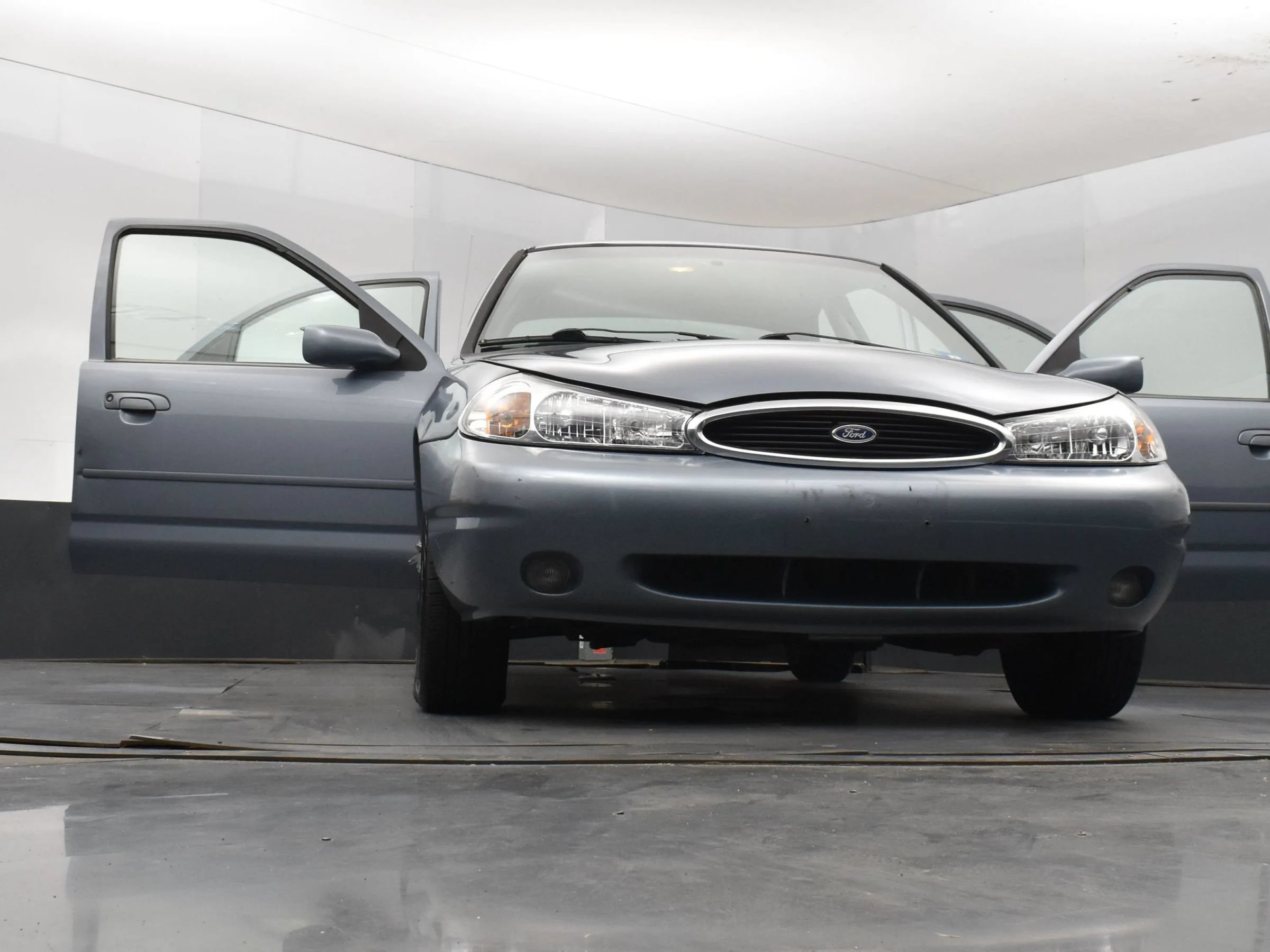 Used 2000 Ford Contour SE FWD image 11