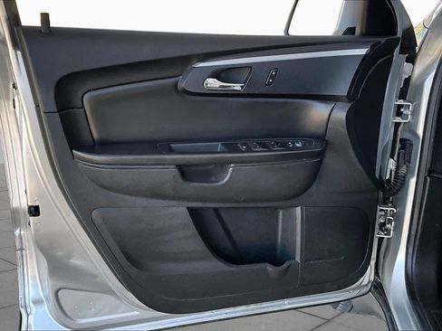 Used 2012 Chevrolet Traverse LT FWD image 20