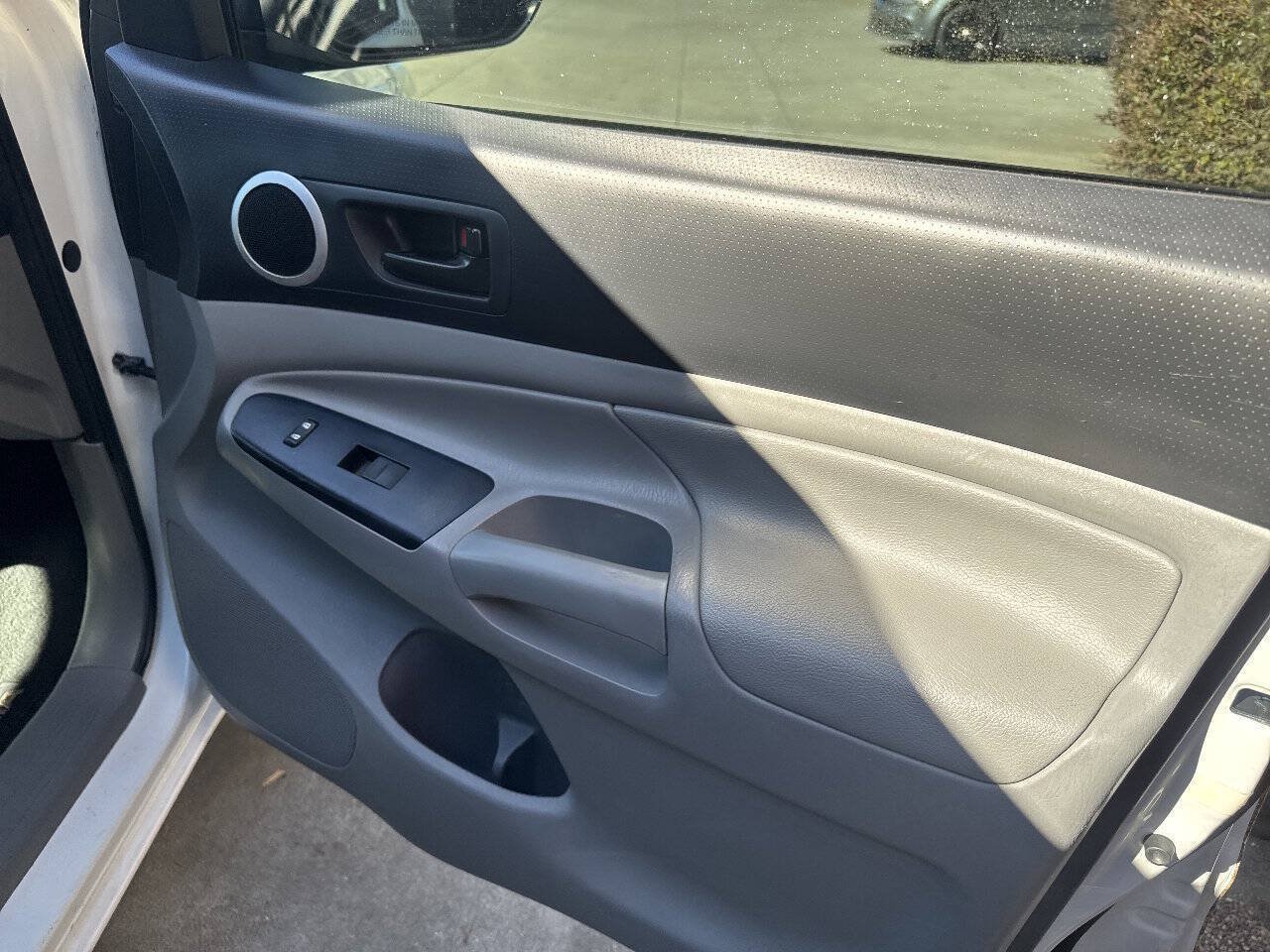 Used 2015 Toyota Tacoma 2WD Access Cab w/ SR5 Package image 23