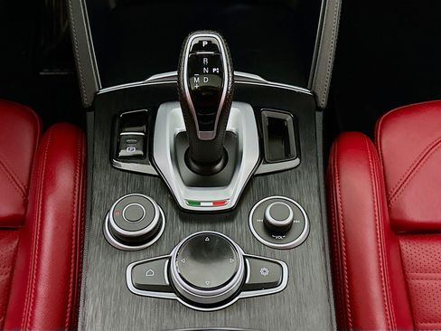 Used 2022 Alfa Romeo Stelvio Sprint image 14