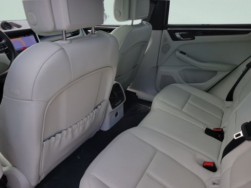 Used 2024 Porsche Macan AWD/4WD image 10