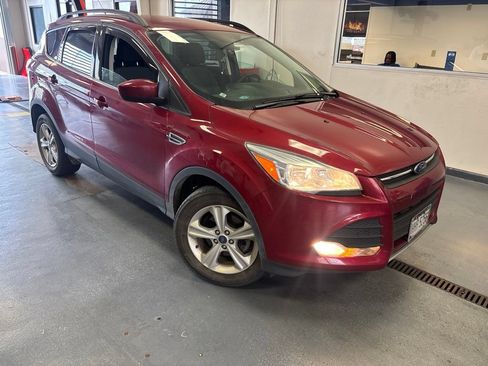 Used 2016 Ford Escape SE w/ Equipment Group 201A FWD image 1