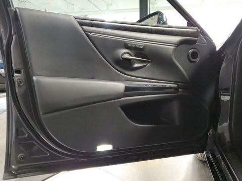 Certified 2022 Lexus ES 350 w/ Premium Package image 13