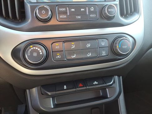 Used 2018 Chevrolet Colorado LT w/ LT Convenience Package RWD image 11
