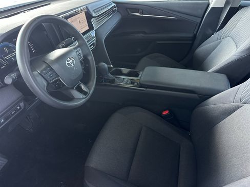 Used 2025 Toyota Camry LE w/ Convenience Package image 9