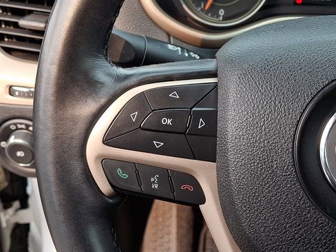 Used 2017 Jeep Cherokee Latitude w/ Cold Weather Group AWD/4WD image 21