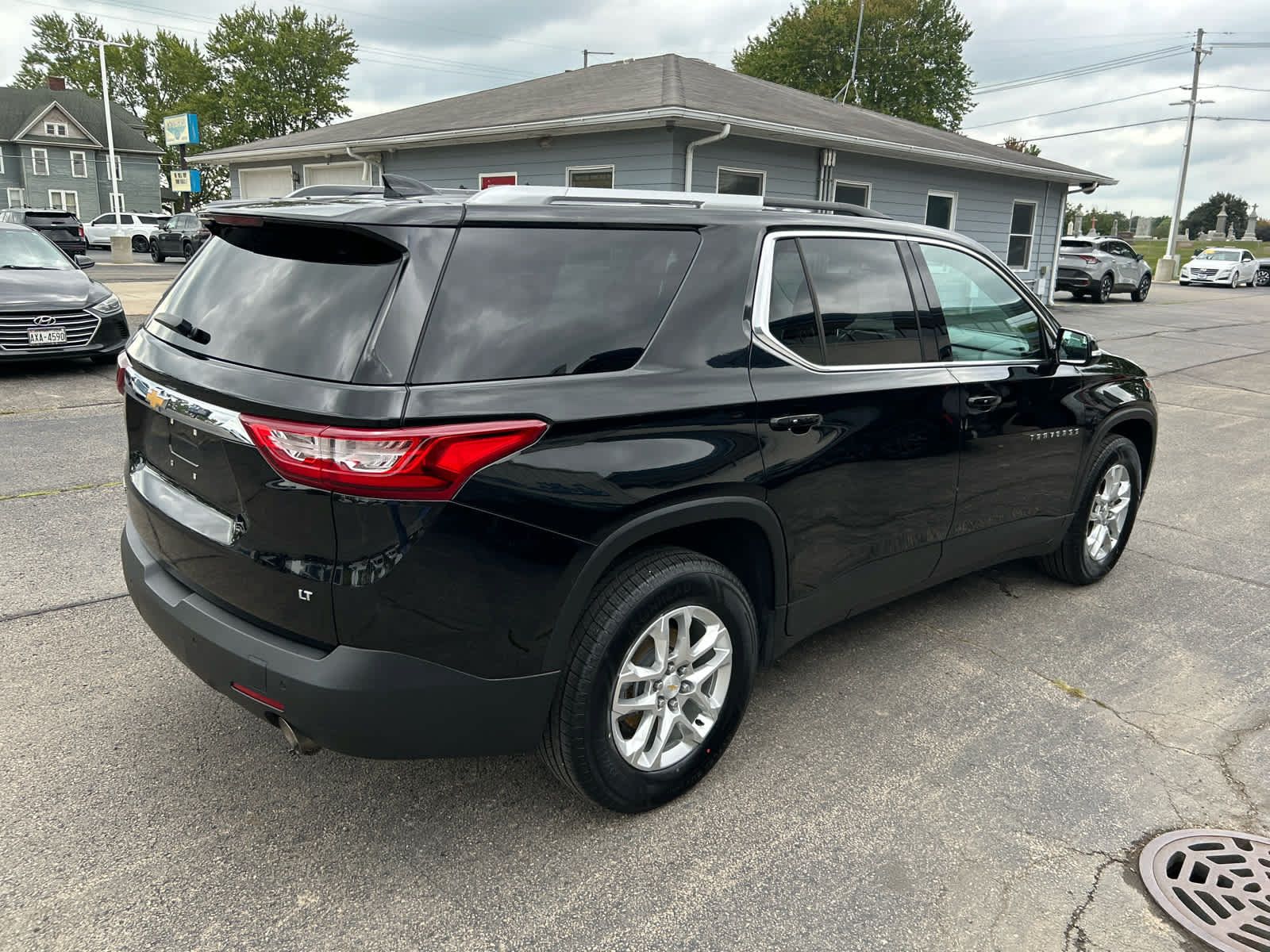 Used 2018 Chevrolet Traverse LT FWD image 3