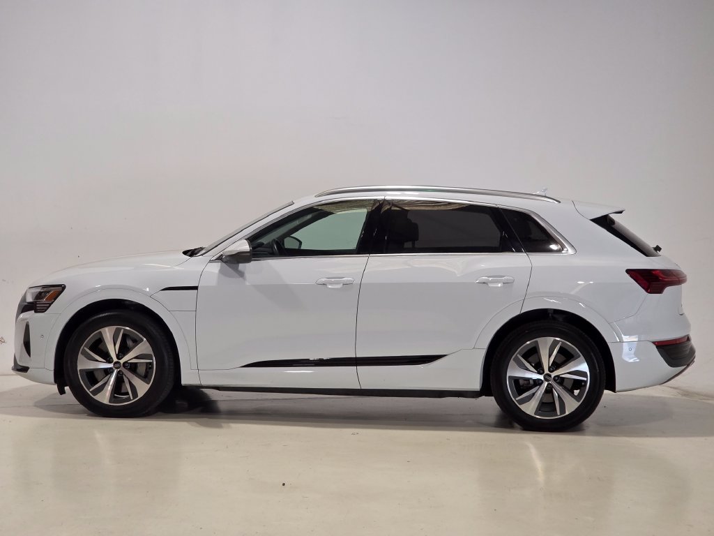 Used 2024 Audi Q8 e-tron Premium Plus AWD/4WD image 3