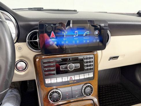 Used 2015 Mercedes-Benz SLK 250 image 51