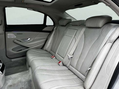 Used 2017 Mercedes-Benz S 550 Sedan image 32