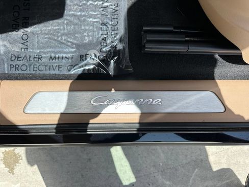 Certified 2022 Porsche Cayenne AWD/4WD image 20
