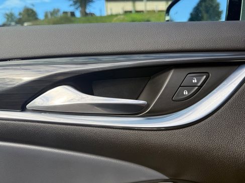 Used 2024 Buick Enclave Essence image 12