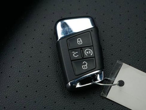 Certified 2023 Volkswagen Atlas Cross Sport SEL R-Line image 36