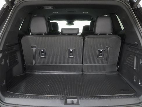 Used 2024 GMC Acadia AT4 w/ Luxury Package AWD/4WD image 9