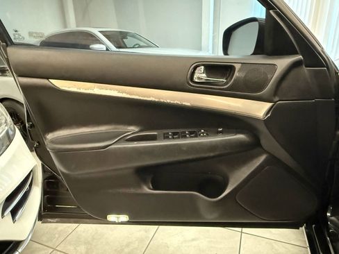 Used 2011 INFINITI G37 Journey image 15
