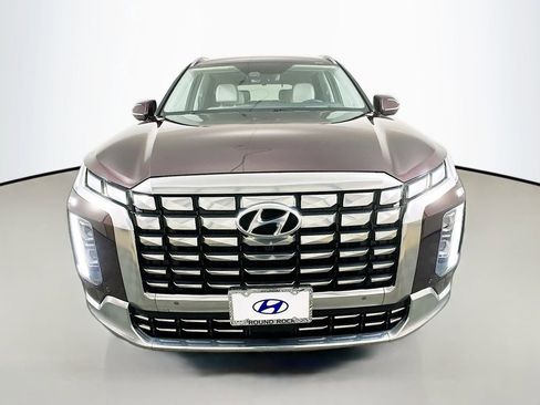 Used 2024 Hyundai Palisade Calligraphy FWD image 2