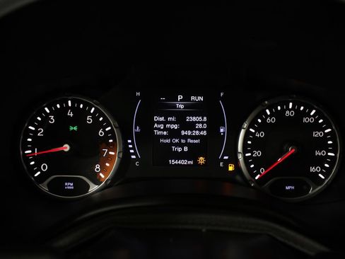 Used 2018 Jeep Renegade Latitude FWD image 29