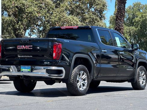 Used 2025 GMC Sierra 1500 SLT AWD/4WD image 3