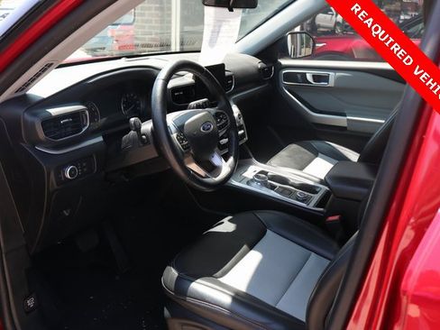 Used 2022 Ford Explorer XLT w/ Equipment Group 202A image 14