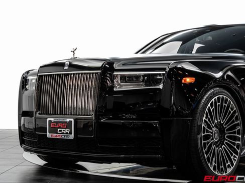Used 2024 Rolls-Royce Phantom Sedan image 14