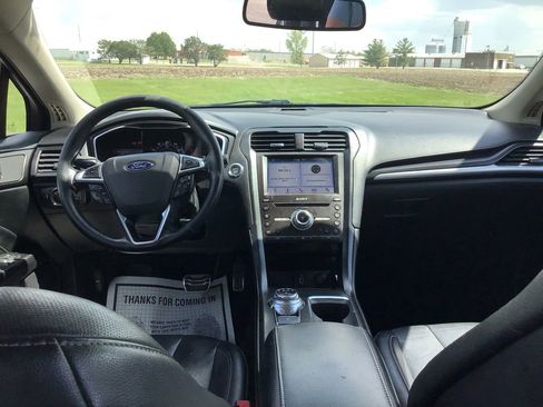 Used 2017 Ford Fusion Titanium FWD image 21