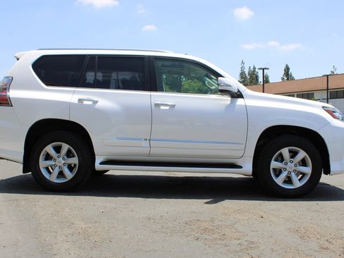 Used 2016 Lexus GX 460 w/ Comfort Package AWD/4WD image 46