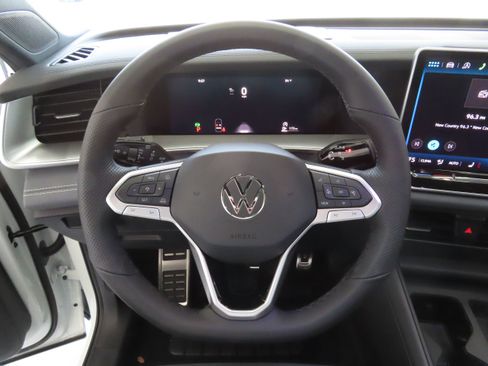 New 2026 Volkswagen Tiguan SE R-Line image 16