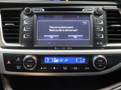 Used 2016 Toyota Highlander XLE AWD/4WD image 29