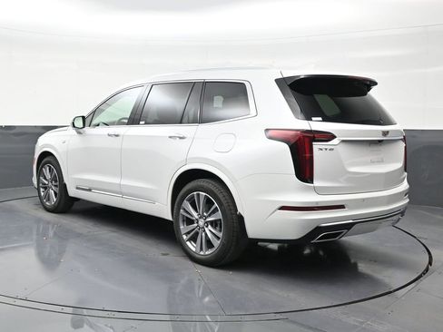 Used 2025 Cadillac XT6 Premium Luxury w/ LPO, Floor Liner Package FWD image 3