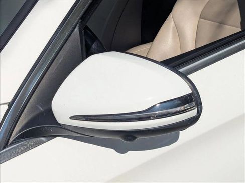 Used 2022 Mercedes-Benz GLC 300 image 12