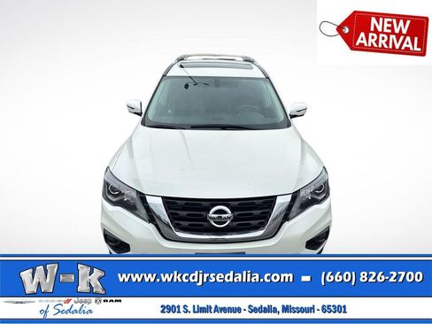 Used 2017 Nissan Pathfinder Platinum AWD/4WD image 14
