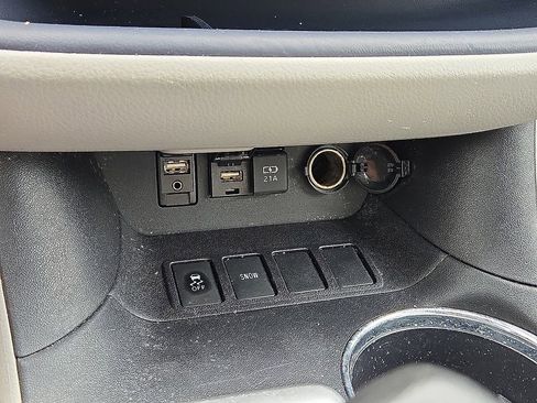 Used 2019 Toyota Highlander LE FWD image 27