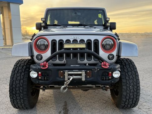 Used 2016 Jeep Wrangler Unlimited Rubicon image 2